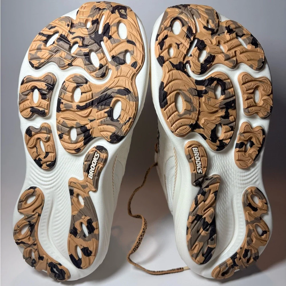 Brand New In Box Brooks Adrenaline GTS 25 Womens Size 7 Cream and Tan Accents - Picture 2 of 15